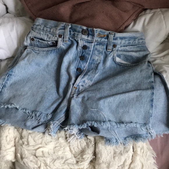 Levi’s 699 High waisted Jean Shorts (Harley Davidson patch) with tall side slits - Picture 1 of 10